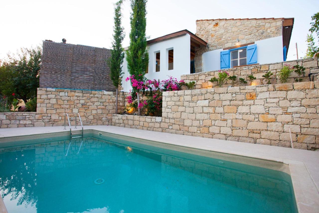 Cecilias Courtyard Pensionat Malya Exteriör bild