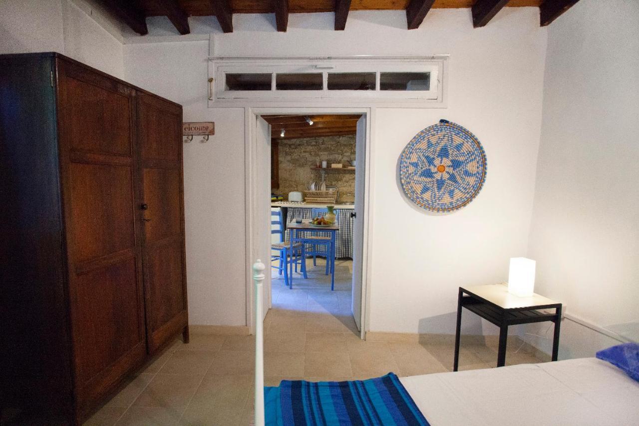 Cecilias Courtyard Pensionat Malya Exteriör bild