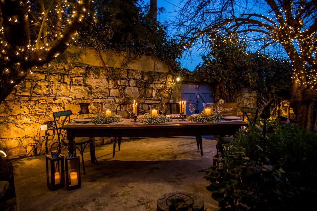 Cecilias Courtyard Pensionat Malya Exteriör bild