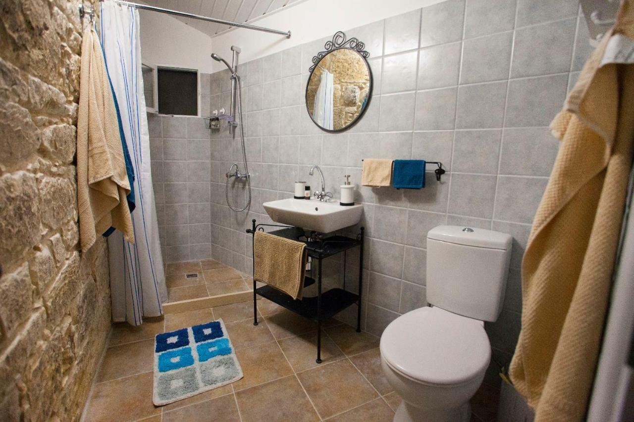 Cecilias Courtyard Pensionat Malya Exteriör bild