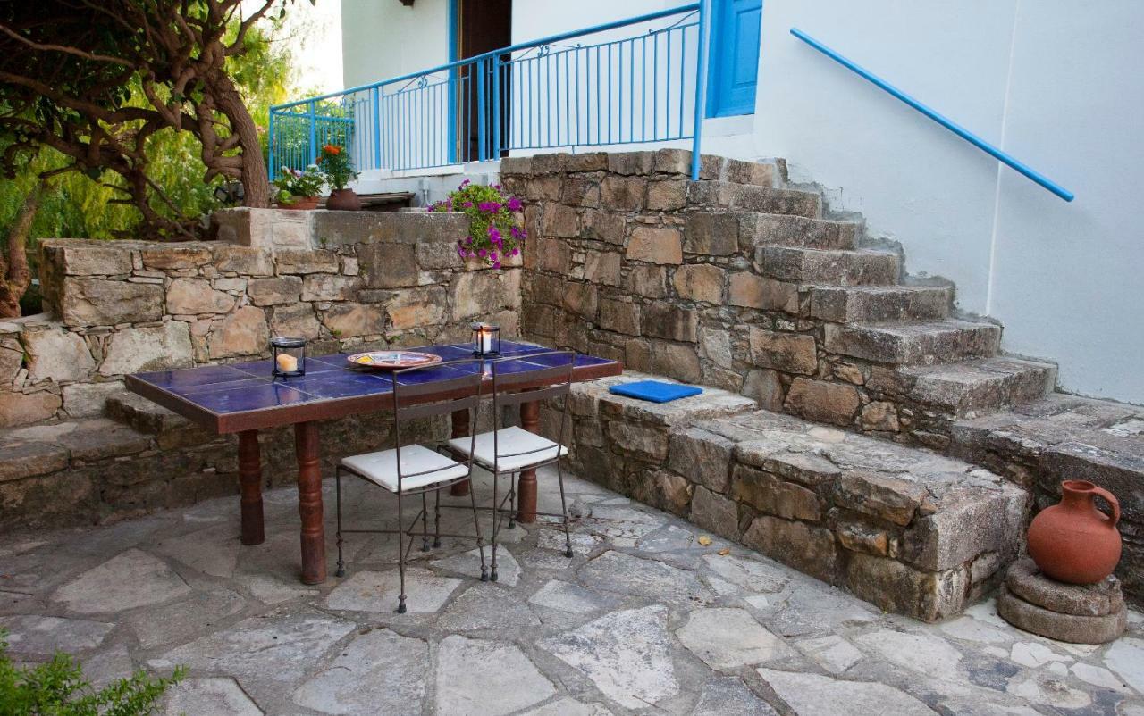 Cecilias Courtyard Pensionat Malya Exteriör bild